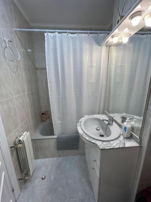Playa De Berria -Apartamento Con Piscina Y Vistas Al Mar Santoña 외부 사진