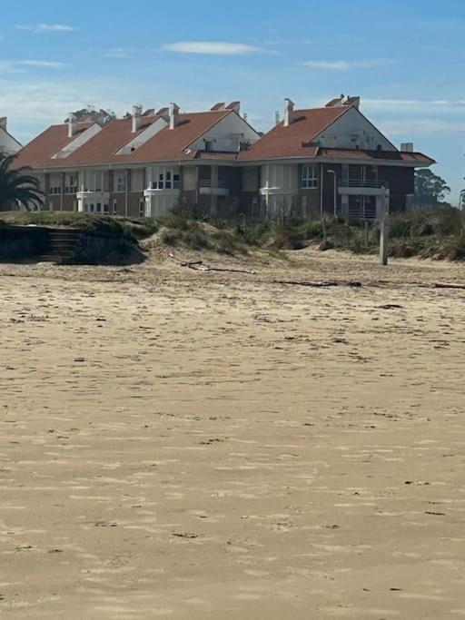 Playa De Berria -Apartamento Con Piscina Y Vistas Al Mar Santoña 외부 사진
