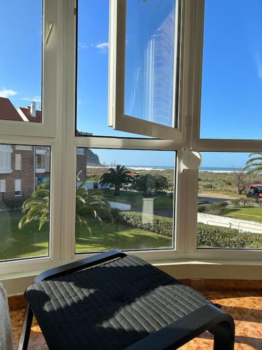 Playa De Berria -Apartamento Con Piscina Y Vistas Al Mar Santoña 외부 사진