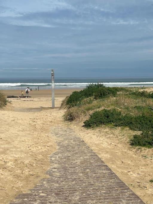 Playa De Berria -Apartamento Con Piscina Y Vistas Al Mar Santoña 외부 사진