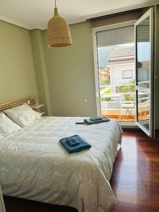 Playa De Berria -Apartamento Con Piscina Y Vistas Al Mar Santoña 외부 사진