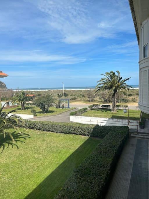 Playa De Berria -Apartamento Con Piscina Y Vistas Al Mar Santoña 외부 사진