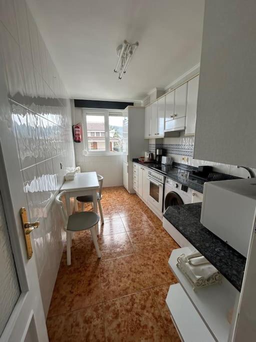 Playa De Berria -Apartamento Con Piscina Y Vistas Al Mar Santoña 외부 사진