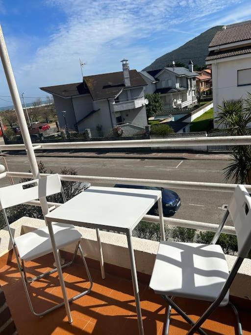 Playa De Berria -Apartamento Con Piscina Y Vistas Al Mar Santoña 외부 사진