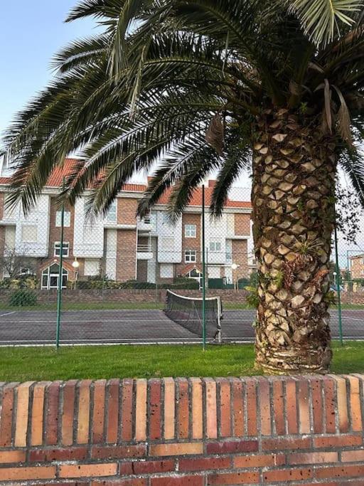 Playa De Berria -Apartamento Con Piscina Y Vistas Al Mar Santoña 외부 사진