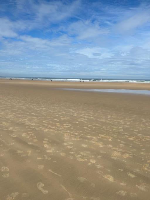 Playa De Berria -Apartamento Con Piscina Y Vistas Al Mar Santoña 외부 사진